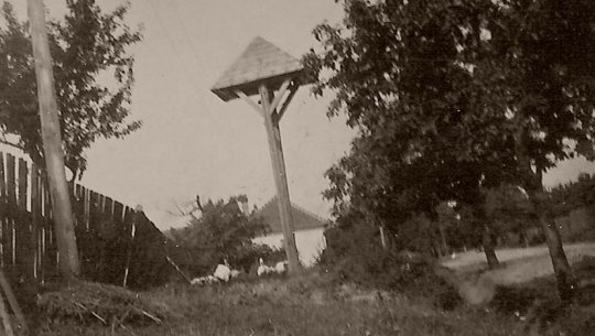 Původní zvonička na Jezerách kolem roku 1940.jpg