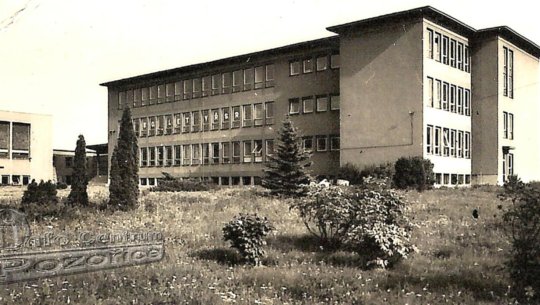 Základní škola v roce 1977.jpg