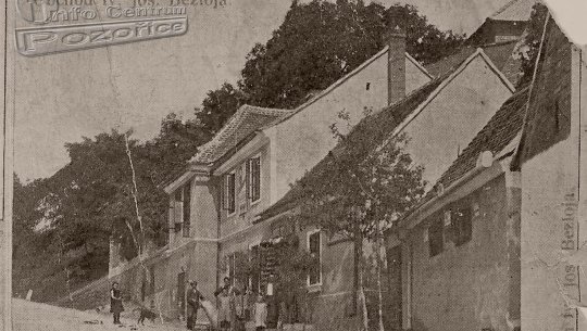 Obchod J. Bezloje v ulici Úvoz (1915).jpg