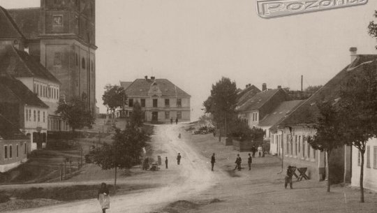 Náměstí v roce 1917.jpg